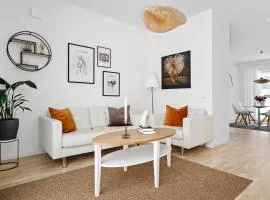 Luxurious newly built villa with patio and private parking