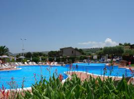 One Bedroom Apartments La Pace Club Resort, hotel di Tropea