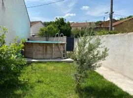 Maison trois chambres, près remparts, jardin, piscine