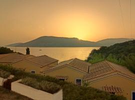 KAMINAKIA Apartments - Adults only policy - Breathtaking sea views from every balcony - Sheltered on both sides by an evergreen cypress forest - A sun drenched, heavenly quiet, naturalistic oasis with a large swimming pool exclusively for guests' use – hotel w mieście Fiskardo