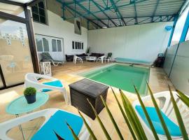 Chtx maison 7 pers jardin piscine, atostogų namelis mieste Šatoru