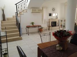 ZenBerry house, hotel near Paphos International Airport - PFO, 