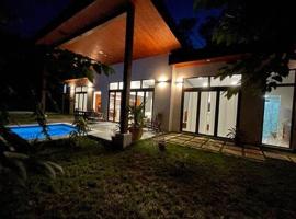 Cheerful 2 bedroom Villa with Pool, dovolenkový prenájom v destinácii Benque Viejo del Carmen
