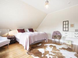 SKYR Guest House, bed and breakfast a Hveragerði