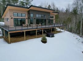 1A Maple Lodge Stunning luxury Scandinavian style home with great views, hotel s jacuzzi v destinaci Bethlehem