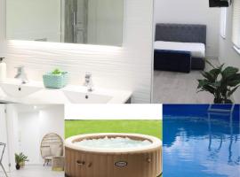 Refúgio LiEva com Piscina , Jacuzzi exterior e zona kids, parkolóval rendelkező hotel Nelasban