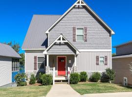 House #44 Dock Holiday (no pets) Lakefront Private Boatslip, hotel u gradu Centre