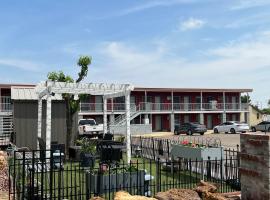 Midtown Inn & Suites, motel en La Junta