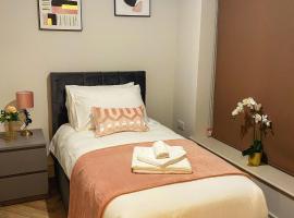 Modern Raynes Park Apartment x2 Bathroom*Garden*Wifi*, hotel v destinaci Raynes Park