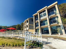 Peachland, hotel with hot tubs in Puli