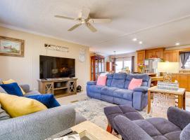 Pensacola Family Vacation Rental Home with Grill!, hotell i Pensacola