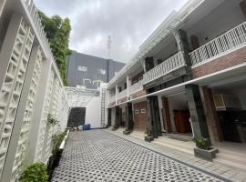 The Reddish Syariah Kost Exclusive dan Homestay، فندق في Demangan