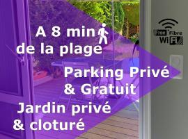 Studio proche plage - Parking gratuit et privé - Terrasse et petit jardin clôturé, hotel en Courseulles-sur-Mer