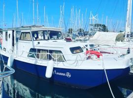 Bateau à quai, logement atypique chaleureux, boat in Perros-Guirec