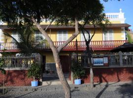 The Colonial Guest House, hotell i São Filipe