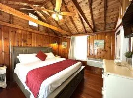 Cottage 10 - 1 Bedroom w/ Loft / 1 Bath