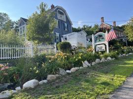 Main House - 3 Story 5 Bed/ 3 Bath - Wolfeboro, hotel di Wolfeboro