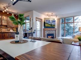 Central 2BR with Prime Amenities, hotel in Whistler