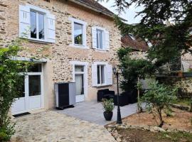 Gîte de France à Lubersac 2 épis - Gîte de France 4 personnes 304، شقة في Lubersac