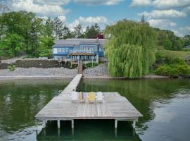 Private Breathtaking Lake House on Cayuga lake, hotel con parking en Romulus