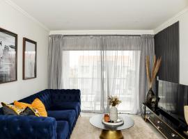 Eirini Elegant - Athena Apartment Fourways, holiday rental in Sandton