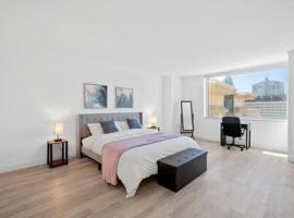 CozySuites Showboat Stylish 2BR 3BA Boardwalk Condo, condo in Atlantic City