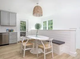 Cottontail Cottage Pet-friendly, Fire Pit & 10 Min. to Downtown AVL!