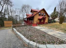 Don Quixote Lakefront log cabin, ξενοδοχείο με πάρκινγκ σε Eufaula