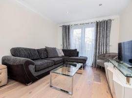 Gardened 2BR house, quiet Cul-de-Sac of Wembley, готель у місті Preston