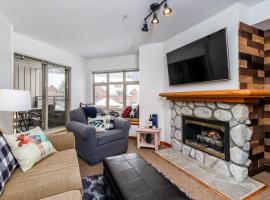 Creekside Slopeside 1BR with pool, hot tub, BBQ, appartamento a Whistler