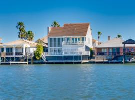 파드레 아일랜드에 위치한 스파 호텔 Waterfront Haven Padre Island Home with Swim Spa!