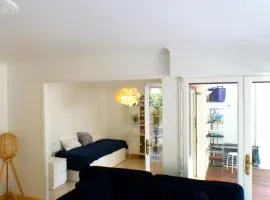 Spacious cocoon with nice garden close to the sea