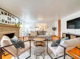 Spacious Pittsburgh Getaway about 2 Mi to Downtown!