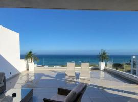 321 - Luxury Penthouse with amazing views, hotel in San Roque