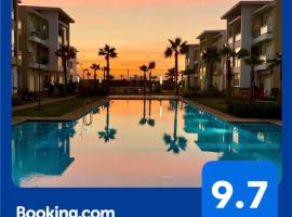 Cosy Apartment with sea view, hotel amb piscina a Sidi Rahal