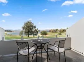 Horizons 414 - Deluxe Lake Front Studio l Pool l Tennis l WiFi