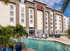 Hampton Inn & Suites Fort Myers-Colonial Boulevard、フォートマイヤーズにあるサウスウエスト・フロリダ国際空港 - RSWの周辺ホテル