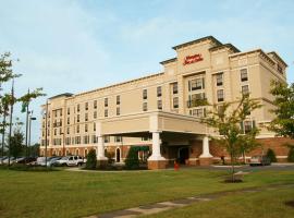 Hampton Inn & Suites Dobson, hotel cerca de Parque Estatal Stone Mountain, Dobson