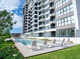 12173 Brand new lux Signature Condo US Consulate, hotel em Mérida