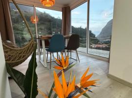 The Green Valley House, cheap hotel in São Vicente