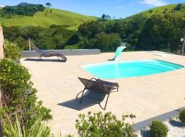 Recanto da Alegria - Casa em Cunha com Piscina, Churrasqueira,Lareira,Deck