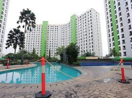 Asia Room at Green Lake View Apartment, hotel with parking in Jakarta