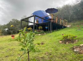 Glamping blue., hotel in Guatavita