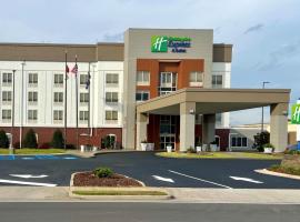 Viesnīca Holiday Inn Express & Suites - Tuscaloosa-University, an IHG Hotel pilsētā Taskalūsa, netālu no apskates objekta Paul W Bryant Museum