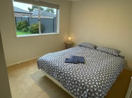 Garden View - Newly furnished Queen bedroom, habitación en casa particular en Point Cook