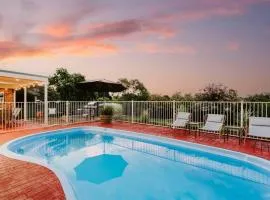 Macquarie Manor - Experience Grand Country Living