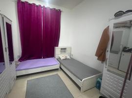 Ladies Hostel in Ajman سكن بنات بعجمان, hostel v destinaci Adžmán