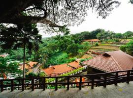 Sol Y Viento Mountain Hot Springs Resort, hotel en Calambá