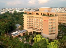 Hyderabad Marriott Hotel & Convention Centre, hotel a Hussain Sagar-tó környékén Haidarábádban