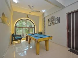 EMPYREAN STAY ll 3BHK JIMMY VILLA ll SWIMMING POOL II AC II BBQ II POOL TABLE II LUXURY, villa à Lonavala